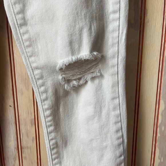 Levi's Woman's 711‎ White Denim Distressed Skinny Jeans Size 27 - Picture 6 of 13